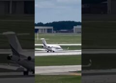 US pilot lands jet without front wheels after landing gear failure